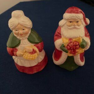 Mr. & Mrs. Santa Claus Salt & Pepper Shakers, Avon, NIB